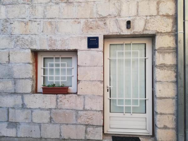 Ferienwohnung Dvor Ana Kaštela Exterior foto