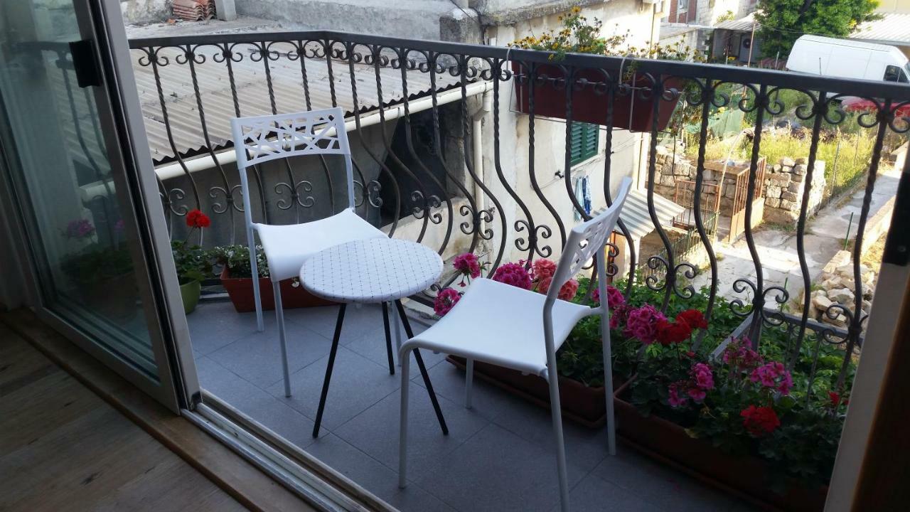 Ferienwohnung Dvor Ana Kaštela Exterior foto