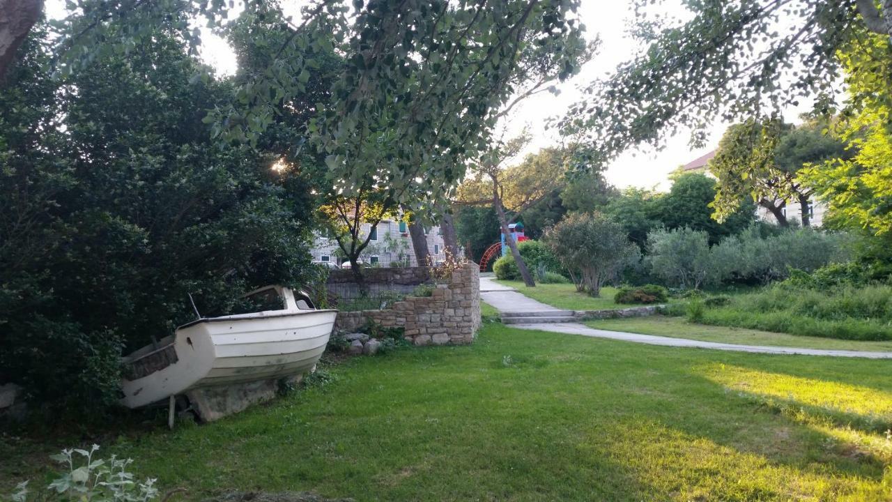 Ferienwohnung Dvor Ana Kaštela Exterior foto