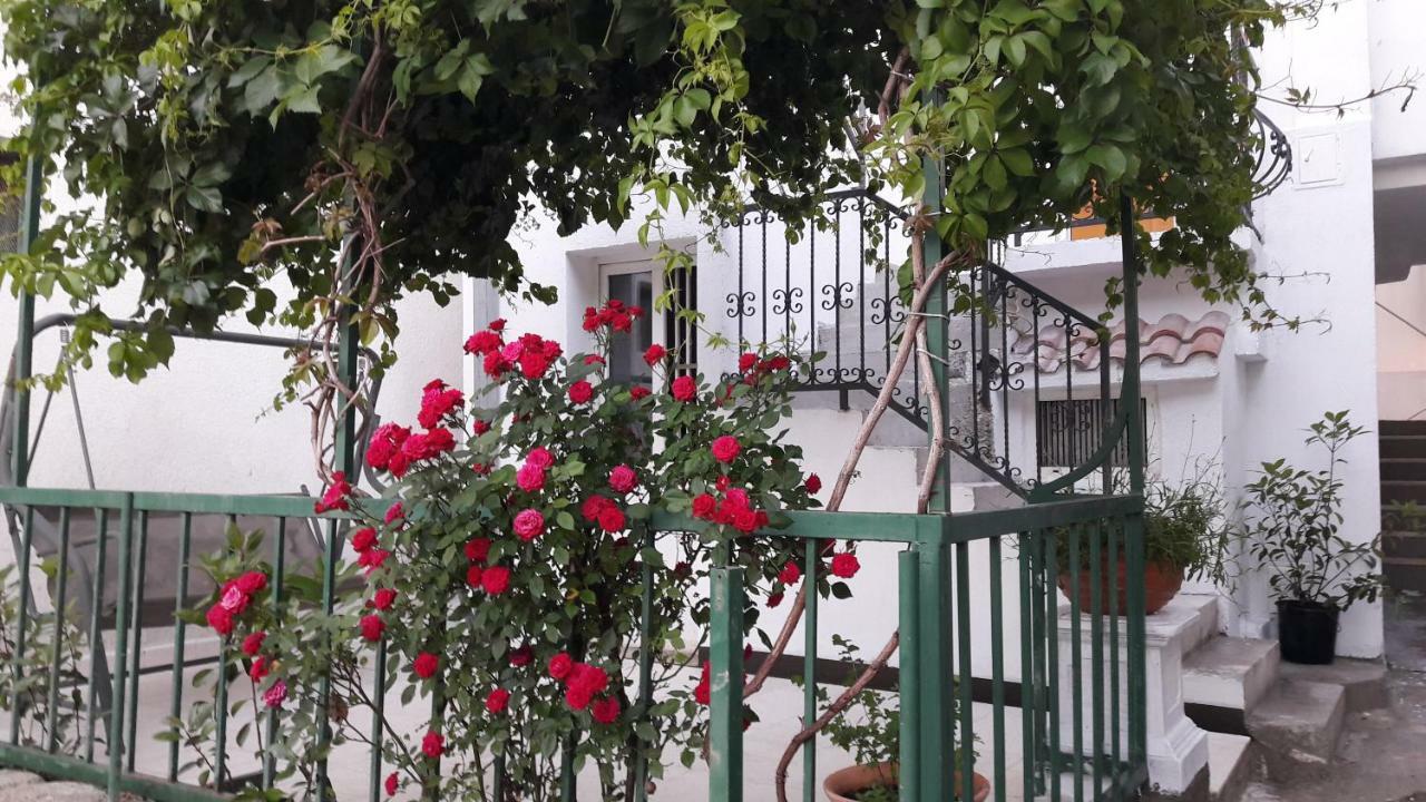 Ferienwohnung Dvor Ana Kaštela Exterior foto