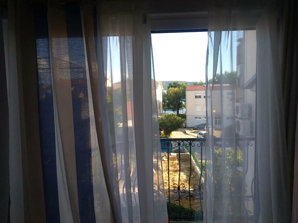 Ferienwohnung Dvor Ana Kaštela Exterior foto