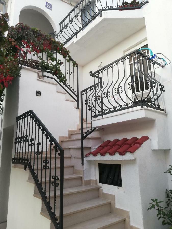 Ferienwohnung Dvor Ana Kaštela Exterior foto