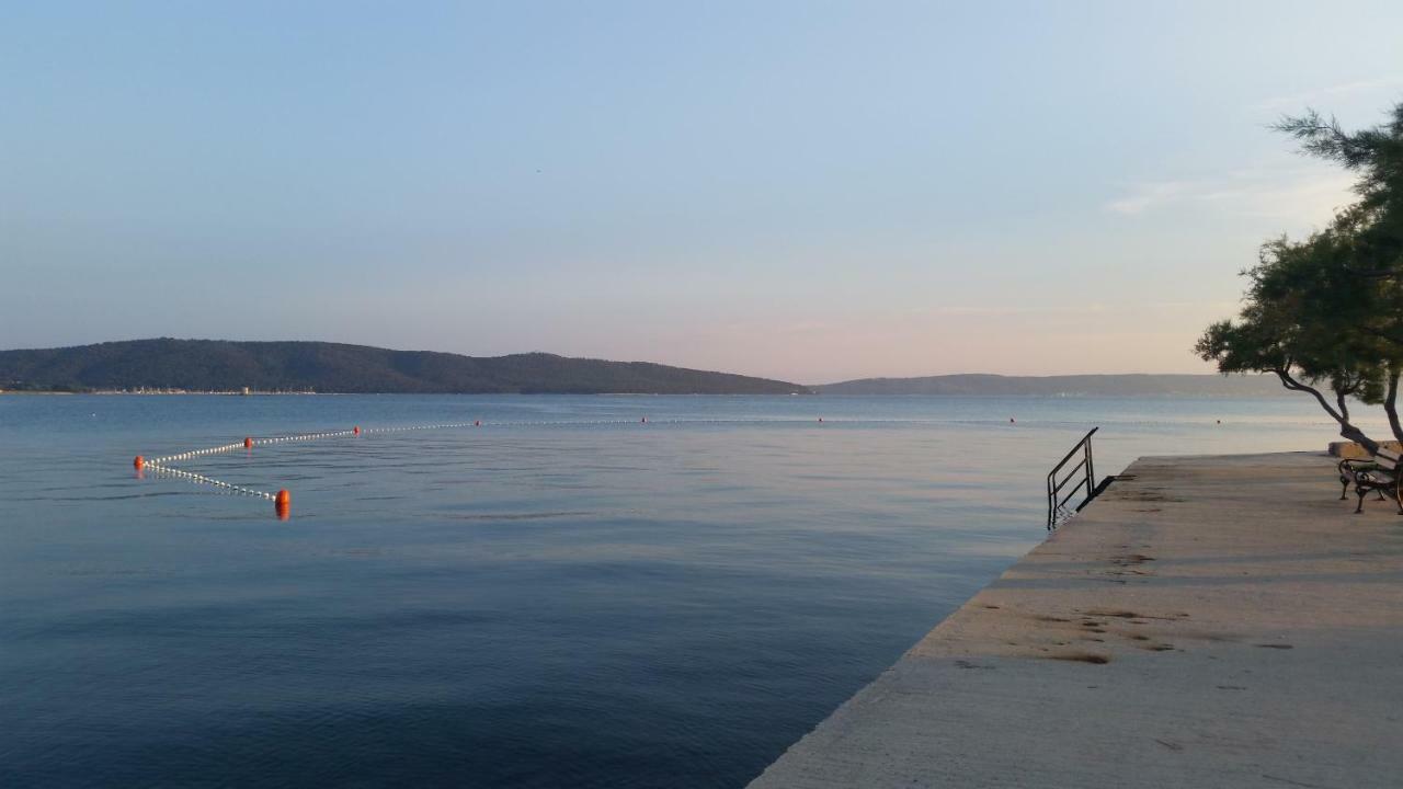 Ferienwohnung Dvor Ana Kaštela Exterior foto