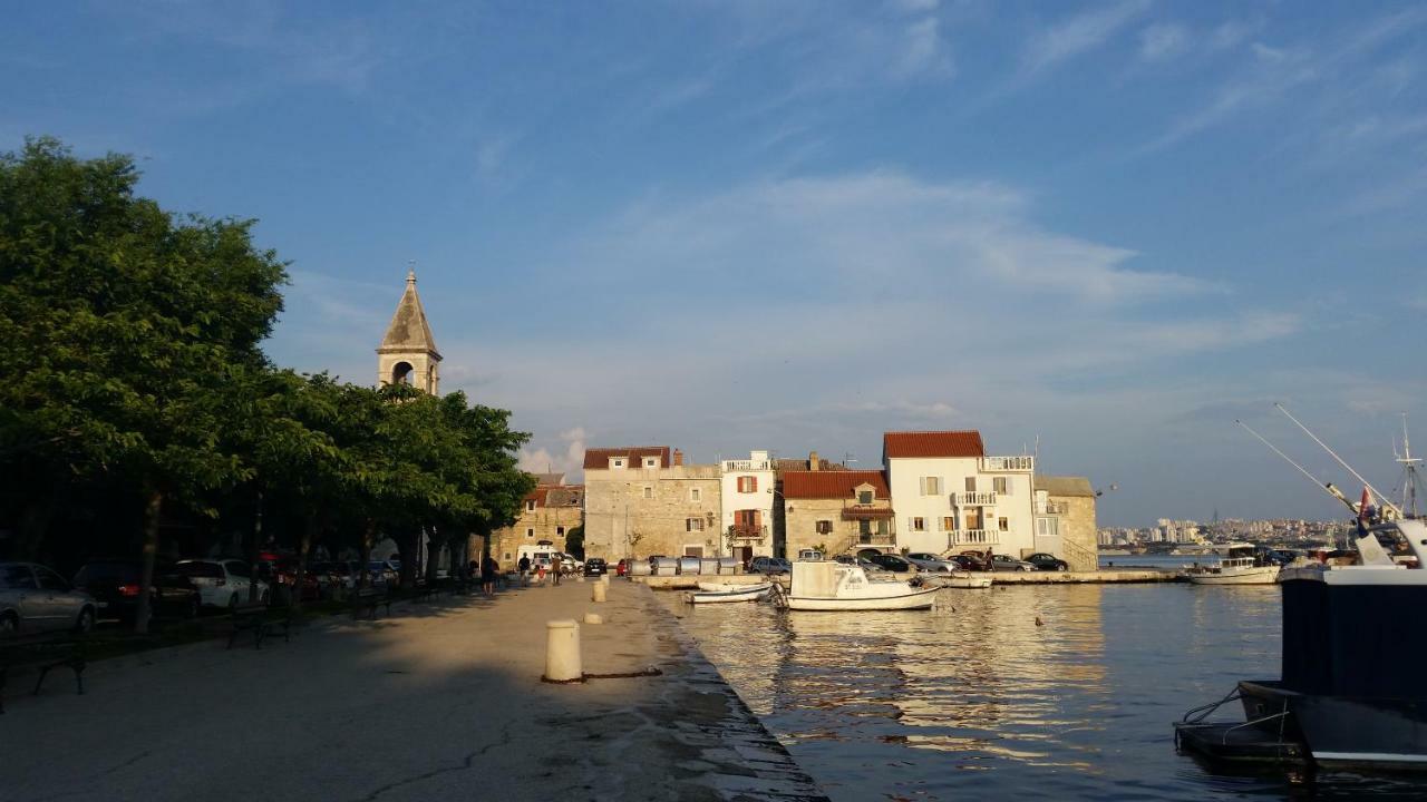 Ferienwohnung Dvor Ana Kaštela Exterior foto