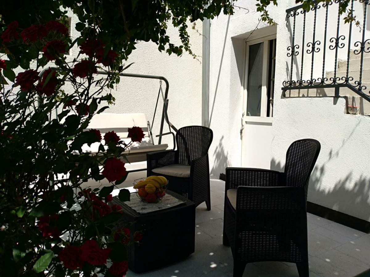 Ferienwohnung Dvor Ana Kaštela Exterior foto