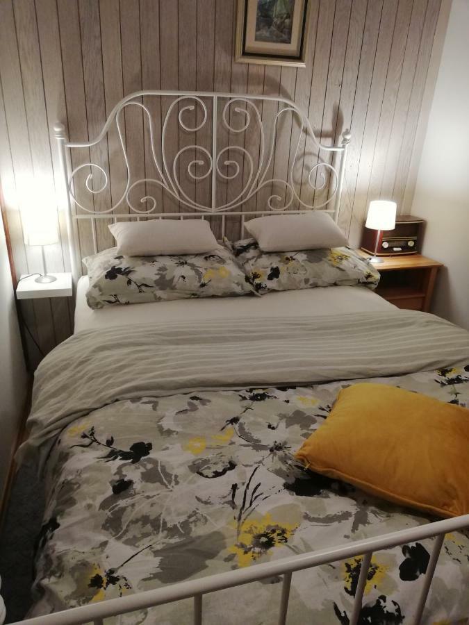 Ferienwohnung Dvor Ana Kaštela Exterior foto