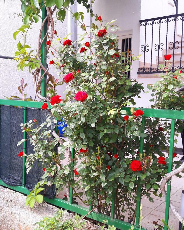 Ferienwohnung Dvor Ana Kaštela Exterior foto