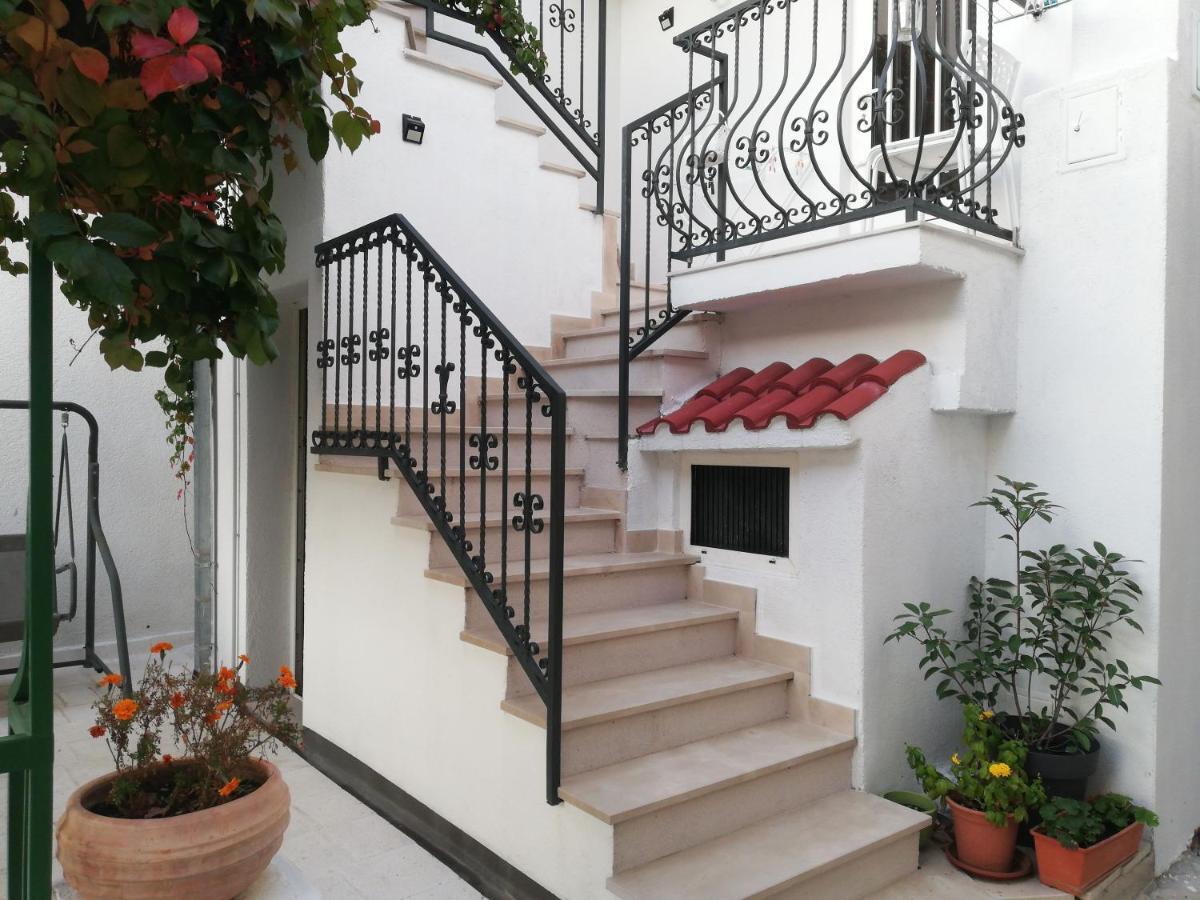 Ferienwohnung Dvor Ana Kaštela Exterior foto